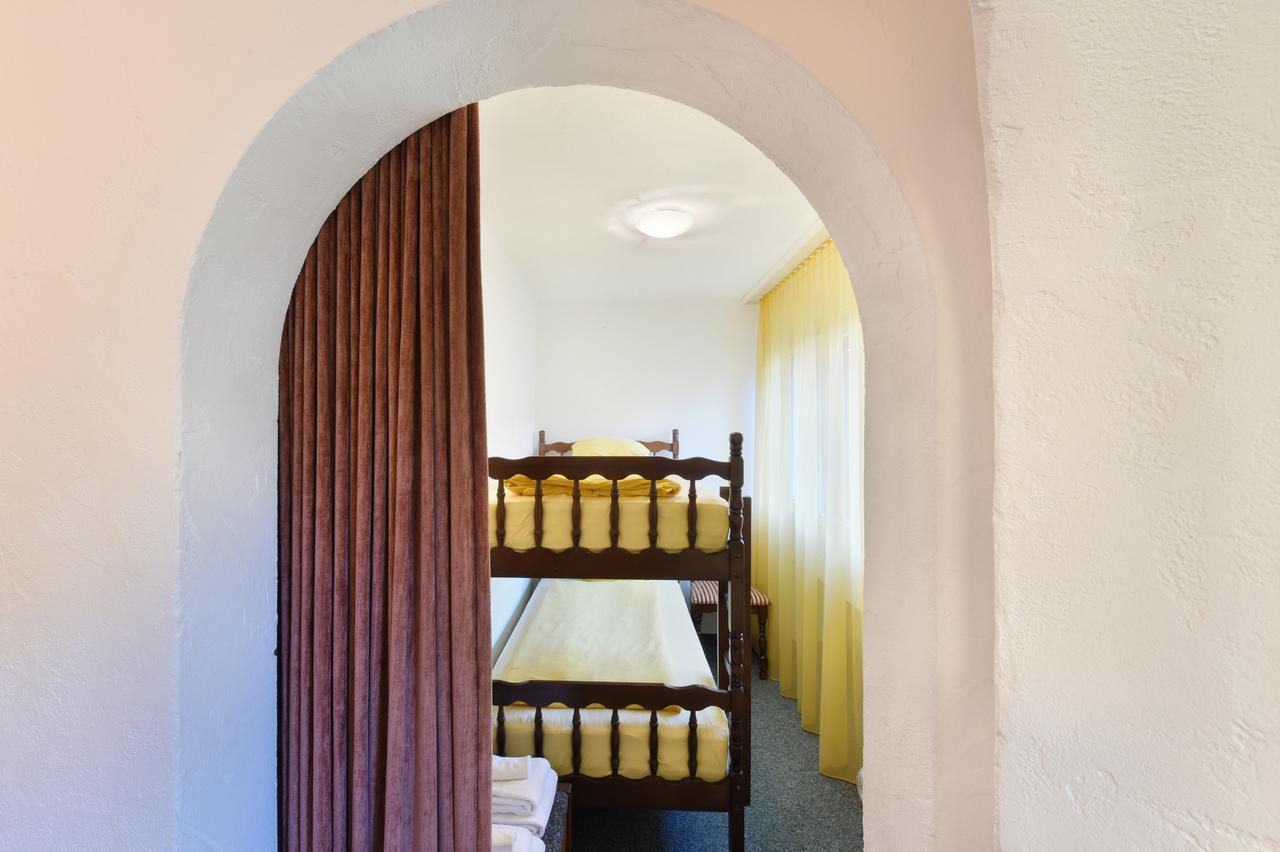 - Self Check-in Hotel Brigue
