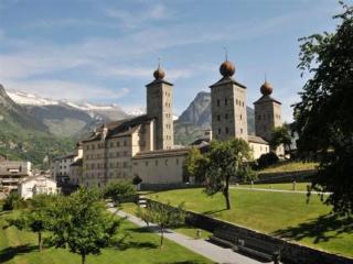 - Self Check-in Hotel Brigue